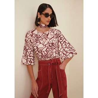 SHORT-SLEEVE RUCHED BLOUSE BY MORENA ROSA.